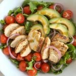 frisk salat med kylling og grønnsaker, oppskrift på proteinrik salat med kylling, enkel salat med grillet kylling og dressing, hvordan lage sunn salat med kylling hjemme, salat med kyllingfilet og kremet dressing, proteinrik lunsj med kyllingsalat og quinoa, salat med kylling og avocado for sunn middag, næringsrik salat med kylling og cashewnøtter, hvordan lage salat med kylling og pasta, enkel salatoppskrift med kylling og sitron, salat med kylling og fetaost til lunsj, fristende kyllingsalat med mango og koriander, sprø salat med kylling og baconbiter, hvordan lage salat med kylling og ruccola, salat med honningglassert kylling og grønnsaker, proteinrik salat med kylling og egg, hvordan lage kyllingsalat med chili og lime, salat med kylling, avokado og granateple, oppskrift på frisk salat med kylling og nøtter, enkel og smakfull salat med kylling og tomat