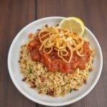 Oppskrift på sunnere koshari, Hvordan lage koshari med mindre fett, Tradisjonell egyptisk koshari på sunn måte, Billig og næringsrik koshari-oppskrift, Lavkalori koshari med sunnere ingredienser, Hvordan lage koshari uten stekt løk, Vegetarisk koshari med høyt proteininnhold, Enkel måte å lage koshari hjemme, Sunn middag med koshari og linser, Bruk av quinoa i koshari-oppskrift, Koshari med fullkornspasta og brun ris, Hvordan lage glutenfri koshari, Lavkarbo koshari med blomkålris, Sunn middag for hele familien: koshari, Hva er koshari og hvordan lage det, Redusert natriuminnhold i koshari-oppskrift, Koshari som passer til matpakker, Hvordan servere koshari med frisk salat, Koshari-oppskrift med mindre oljebruk, Tradisjonell egyptisk rett tilpasset moderne kosthold.