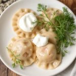 Hjemmelagde pelmeni med sunt fullkornsfyll, Hvordan lage sunne pelmeni hjemme, Pelmeni med fullkornsfyll oppskrift, Rask og enkel oppskrift på pelmeni, Tradisjonelle pelmeni med en sunn vri, Perfekte hjemmelagde pelmeni med fullkorn, Steg-for-steg guide til sunne pelmeni, De beste krydderne til pelmeni-fyll, Tips til å lage sunn pelmeni-deig, Sunn og smakfull pelmeni for familien, Vegetariske pelmeni med fyldig smak, Hvordan tilberede pelmeni med fullkorn, Pelmeni oppskrift for nybegynnere, Enkel metode for sunne pelmeni, Tradisjonell pelmeni med moderne fyll, Hjemmelaget pelmeni med ernæringsrik vri, Hvordan lage pelmeni som proffene, Fullkornspelmeni som passer til enhver anledning, Sunne pelmeni oppskrift for ukemenyen, Pelmeni med friske urter og fullkorn.