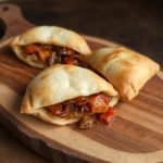 Myke pīrāgi oppskrift på latviske fylte brød, Hvordan lage luftige pīrāgi hjemme, Tradisjonell latvisk pīrāgi med fyll, Steg-for-steg guide til pīrāgi, Myke brød med fyll på latvisk vis, Pīrāgi oppskrift med klassisk fyll, Luftige fylte brød for alle anledninger, Latviske fylte pīrāgi for høytider, Sunnere pīrāgi med alternative fyll, Hjemmelaget latvisk pīrāgi for nybegynnere, Beste teknikker for luftige pīrāgi, Tradisjonell oppskrift på latviske pīrāgi, Hvordan bake perfekte myke pīrāgi, Fyldige latviske pīrāgi med kjøttfyll, Pīrāgi med vegetarfyll for et moderne preg, Enkle triks for perfekte luftige pīrāgi, Klassiske pīrāgi oppskrifter med variasjoner, Latviske fylte brød til frokostbordet, Luftige pīrāgi som smelter i munnen, Hvordan lage pīrāgi uten feil.