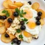 Enkel bacalhau à brás oppskrift, Hvordan lage portugisisk bacalhau rett, Tradisjonell klippfiskrett med enkle ingredienser, Bacalhau à brás steg-for-steg guide, Sunn portugisisk rett med klippfisk, Enkel klippfiskmiddag for hele familien, Hvordan tilberede klassisk bacalhau à brás, Bacalhau med egg og poteter, Rask og enkel bacalhau à brás oppskrift, Perfekt portugisisk bacalhau til middag, Tradisjonell rett med klippfisk og løk, Sunn og smakfull bacalhau på norsk vis, Klassisk portugisisk klippfiskrett for nybegynnere, Beste måten å lage bacalhau à brás, Tips til perfekt bacalhau oppskrift, Enkel bacalhau à brás for travle dager, Portugisisk rett med klippfisk og urter, Hvordan bruke klippfisk i bacalhau, Tradisjonell portugisisk middag på 30 minutter, Klassisk rett for bacalhau elskere.
