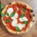 Sprø og frisk pizza Margherita oppskrift, Fullkornsdeig til sunn pizza hjemme, Pizza Margherita med sprø skorpeoppskrift, Hvordan lage sunn pizza med fullkorn, Enkel hjemmelaget pizza Margherita oppskrift, Glutenfri pizza Margherita med fullkornsdeig, Sunn og smakfull pizzaoppskrift med fullkorn, Tradisjonell pizza Margherita med en sunn vri, Lavkarbo pizza Margherita med sprø bunn, Fullkornsdeig til autentisk italiensk pizza, Hvordan få sprø pizza med fullkornsdeig, Sunn pizzaoppskrift for hele familien, Pizza Margherita uten hvitt mel, Bærekraftig pizza med fullkorn og tomatsaus, Sunn hjemmelaget pizza for aktive familier, Vegetarisk pizza Margherita med sunn deig, Hjemmelaget pizzabunn med fullkornsmel, Perfekt sprø pizza hjemme uten feil, Tips for å lage sunn Margherita pizza, Fullkornsdeig til klassisk italiensk pizza hjemme