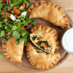 Grove piroger med grønnsaksfyll oppskrift, Smakfulle piroger til middagstips, Sunne grove piroger med fyll, Vegetarisk grønnsaksfyll for piroger, Enkel oppskrift grove piroger, Smakfullt grønnsaksfyll til grove piroger, Piroger med smakfull fyllvariant, Grove piroger bakt med fullkorn, Hjemmelaget piroger med grønnsaksfyll, Deilige piroger med crispy skorpe, Lettlagde grove piroger til lunsj, Oppskrift grove vegetarpiroger, Grove piroger med oste- og grønnsaksfyll, Grove piroger for ukesmiddag, Piroger med smakfullt vegetarfyll, Hvordan lage grove piroger, Grove og smakfulle lunsjpiroger, Crispy grove piroger oppskrift, Tips for grove piroger med fyll, Grove piroger med krydret grønnsaksfyll