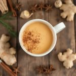 chai latte, ingefær chai latte, krydret chai latte, hjemmelaget chai latte, sunn chai latte, plantebasert chai latte, mandelmelk chai latte, havremelk chai latte, kremet chai latte, enkel chai latte, svart te chai latte, chai latte oppskrift, kanel chai latte, kardemomme chai latte, naturlig søt chai latte