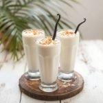Kremet Kokos-Vanilje Shake oppskrift for sommerdager, Hvordan lage en silkemyk Kokos-Vanilje Shake, Sunn og deilig Kokos-Vanilje Shake hjemme, Tips for perfekt tekstur i Kokos-Vanilje Shake, Kokos-Vanilje Shake med naturlig smak av tropene, Beste ingredienser for kremet Kokos-Vanilje Shake, Oppskrift på Kokos-Vanilje Shake med proteinboost, Hvordan gjøre Kokos-Vanilje Shake enda sunnere, Silkemyk Kokos-Vanilje Shake med lavt sukkerinnhold, Nyt tropisk smak med Kokos-Vanilje Shake, Kokos og vanilje: En perfekt kombinasjon, Hvorfor Kokos-Vanilje Shake er en favorittdrikk, Slik kan Kokos-Vanilje Shake brukes som dessert, Kokos-Vanilje Shake: En sunn og kremet nytelse, Helsefordeler ved Kokos-Vanilje Shake forklart, Hvordan lage vegansk Kokos-Vanilje Shake hjemme, Kokos-Vanilje Shake med hint av sjokolade, Hvor finner du de beste råvarene for Kokos-Vanilje Shake, Kokos-Vanilje Shake: Serveringstips for spesielle anledninger, Utforsk spennende varianter av Kokos-Vanilje Shake.