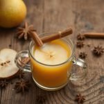 Varm krydret pæredrikk oppskrift, Aromatisk pæredrikk med kanel, Krydret pæredrikk for vinterkvelder, Søt og varm pæredrikk med ingefær, Enkel oppskrift på krydret pæredrikk, Pæredrikk med kanel og nellik, Hjemmelaget varm pæredrikk, Varm pæredrikk til høstkos, Krydret pæredrikk med honning, Aromatisk pæredrikk med nellik, Lett å lage krydret pæredrikk, Pæredrikk med eple og krydder, Sunn og smakfull varm pæredrikk, Oppskrift på aromatisk pæredrikk, Nydelig pæredrikk med vinterkrydder, Krydret fruktdrikk for kalde dager, Varm drikk med pære og ingefær, Søt og krydret høstdrikk med pære, Aromatisk vinterdrikk med pære, Pæredrikk med muskat og krydder.