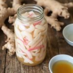 Hjemmelaget syltet ingefær oppskrift, Enkel måte å sylte ingefær hjemme, Syltet ingefær med sukker og eddik, Oppskrift på japansk syltet ingefær, Syltet ingefær til sushi hjemme, Hvordan lage syltet ingefær raskt, Sunn og smakfull syltet ingefær, Beste måten å lage syltet ingefær, Hvordan oppbevare hjemmelaget syltet ingefær, Syltet ingefær uten tilsatt sukker, Naturlig syltet ingefær med honning, Enkel oppskrift på syltet ingefær, Syltet ingefær med rosa farge, Hjemmelaget ingefær i eddiklake, Sunn og hjemmelaget ingefær tilbehør, Tips for å sylte ingefær riktig, Feil å unngå ved syltet ingefær, Hvordan servere syltet ingefær perfekt, Syltet ingefær som sunn snack, Hjemmelaget syltet ingefær for nybegynnere